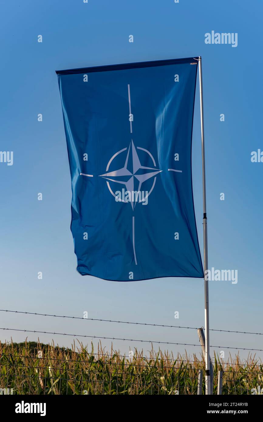 NATO-Flagge bei den NATO-Tagen 2023 in Ostrava, Tschechien Stockfoto