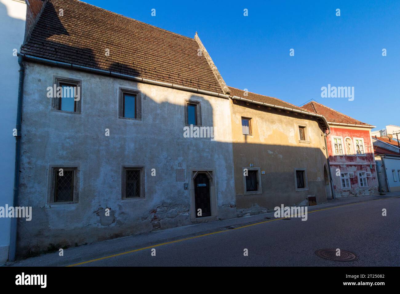 Mittelalterliche Häuser in Halasz utca, Sopron, Ungarn Stockfoto