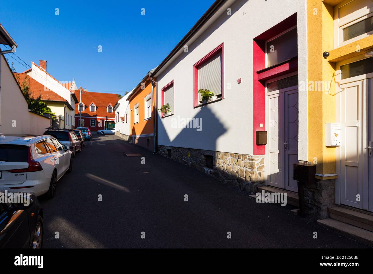 Hegy utca im Poncichter-Viertel mit alten Häusern, Sopron, Ungarn Stockfoto