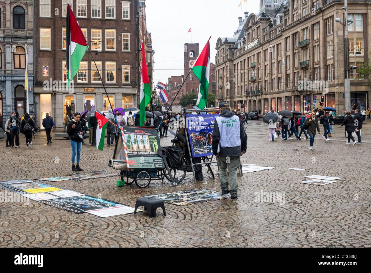 Ein Protest zur Unterstützung Palästinas auf dem Dam-Platz in Amsterdam. Stockfoto