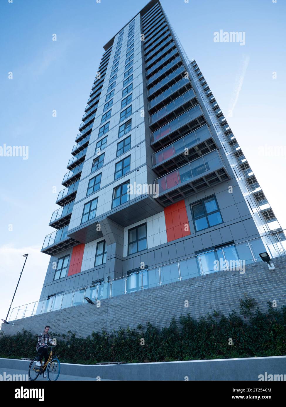 23-stöckige Mast Quay Phase II, Luxuswohnungen, Woolwich Church Street London, gebaut von Comer Homes, Mast Quay Tower Blöcke sind ein Bauprojekt bis zur Miete und stehen unter der Gefahr des Abbruchs durch Royal Borough of Greenwich Stockfoto