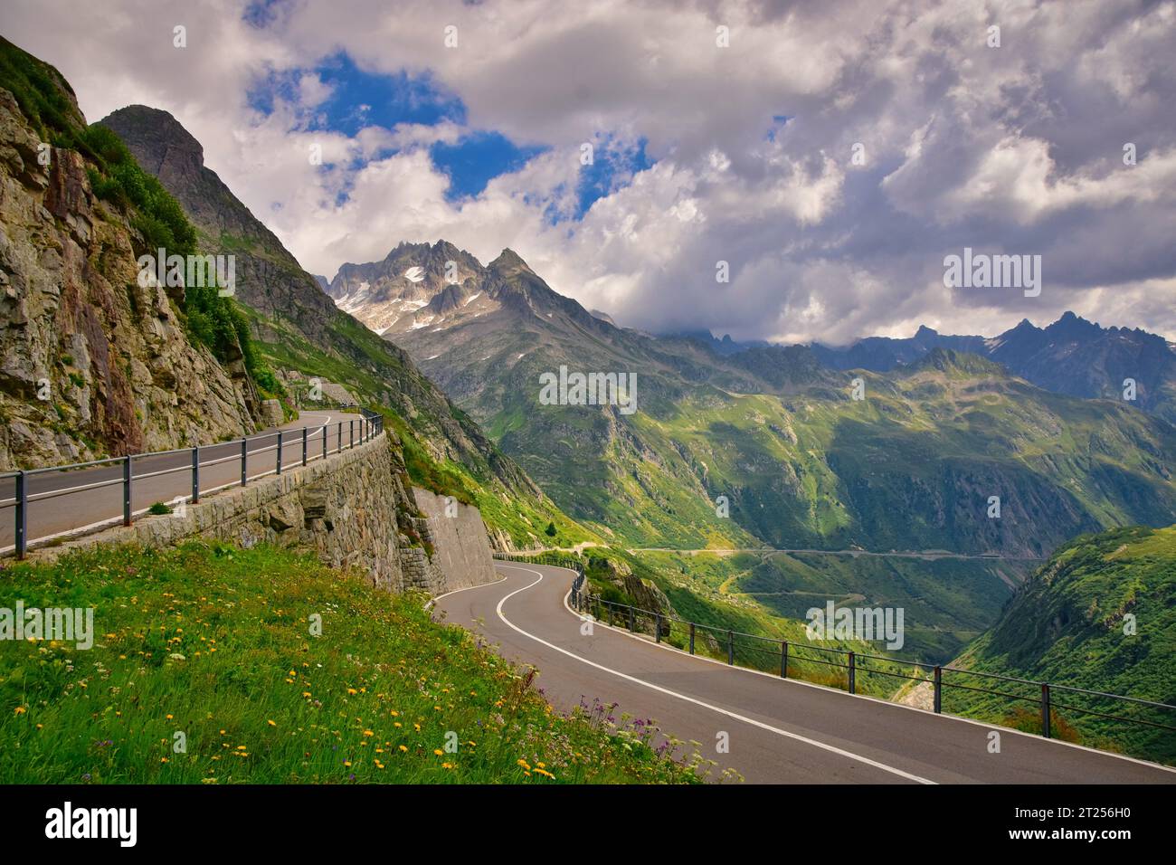 Susten Pass durch die Berge, Schweiz Stockfoto