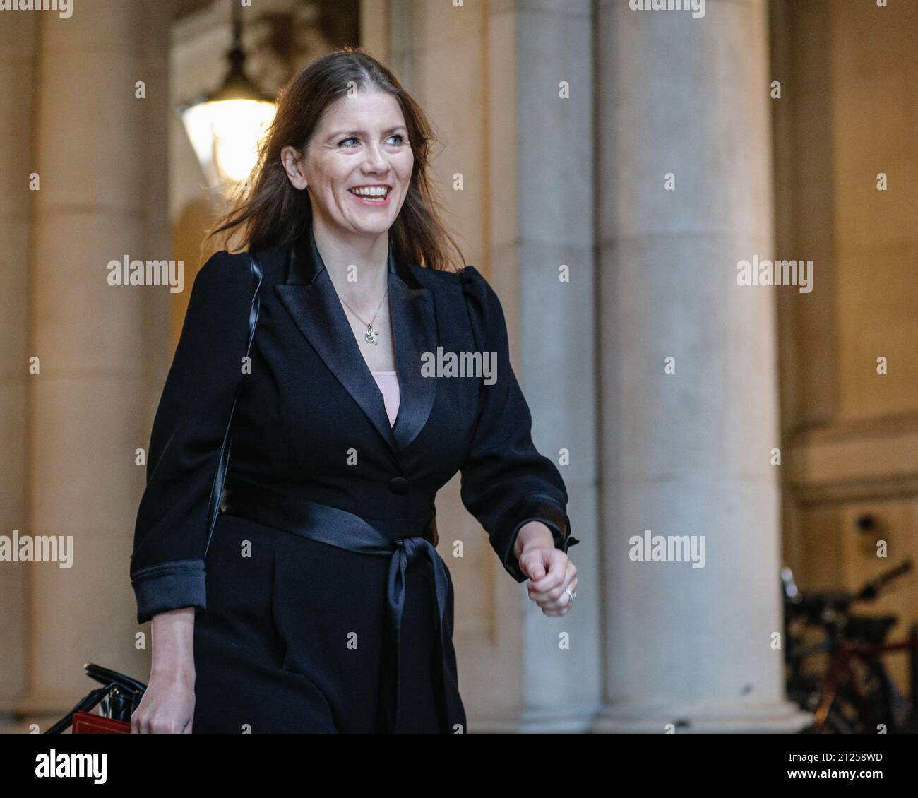 London, Großbritannien. Oktober 2023. Michelle Donelan, Abgeordnete, Staatssekretärin für Wissenschaft, Technologie und Innovation. Politiker und Minister der britischen Konservativen Partei in der Sunak-Regierung nehmen an der wöchentlichen Kabinettssitzung in der Downing Street 10 in Westminster Teil. Quelle: Imageplotter/Alamy Live News Stockfoto