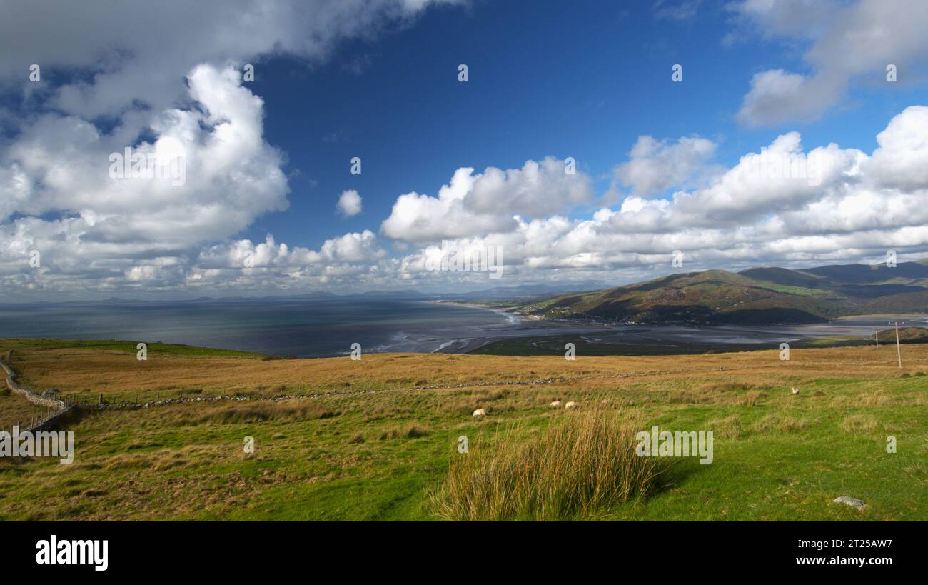 Walisische Küste mit Blick nach Norden über Barmouth bis zur Lleyn Peninsula WALES UK Stockfoto