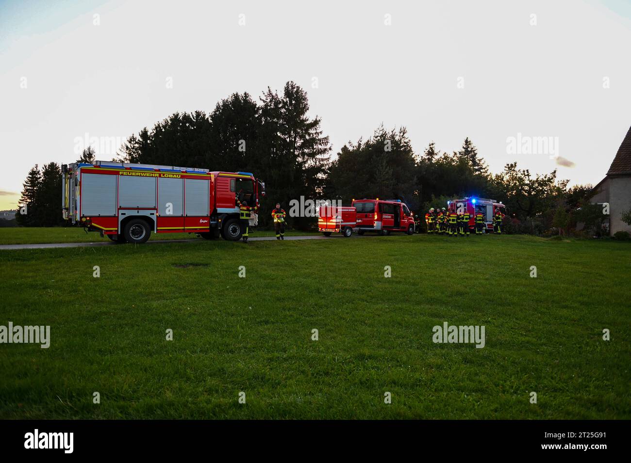 Ebersdorf Brandstifter schlägt erneut zu Holzstapel in Flammen 15.10