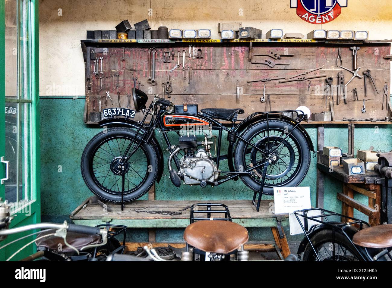 Belgisches 1927 FN (Fabrique nationale de Herstal) Sahara M70 Motorrad, Autoworld Museum, Brüssel, Belgien Stockfoto