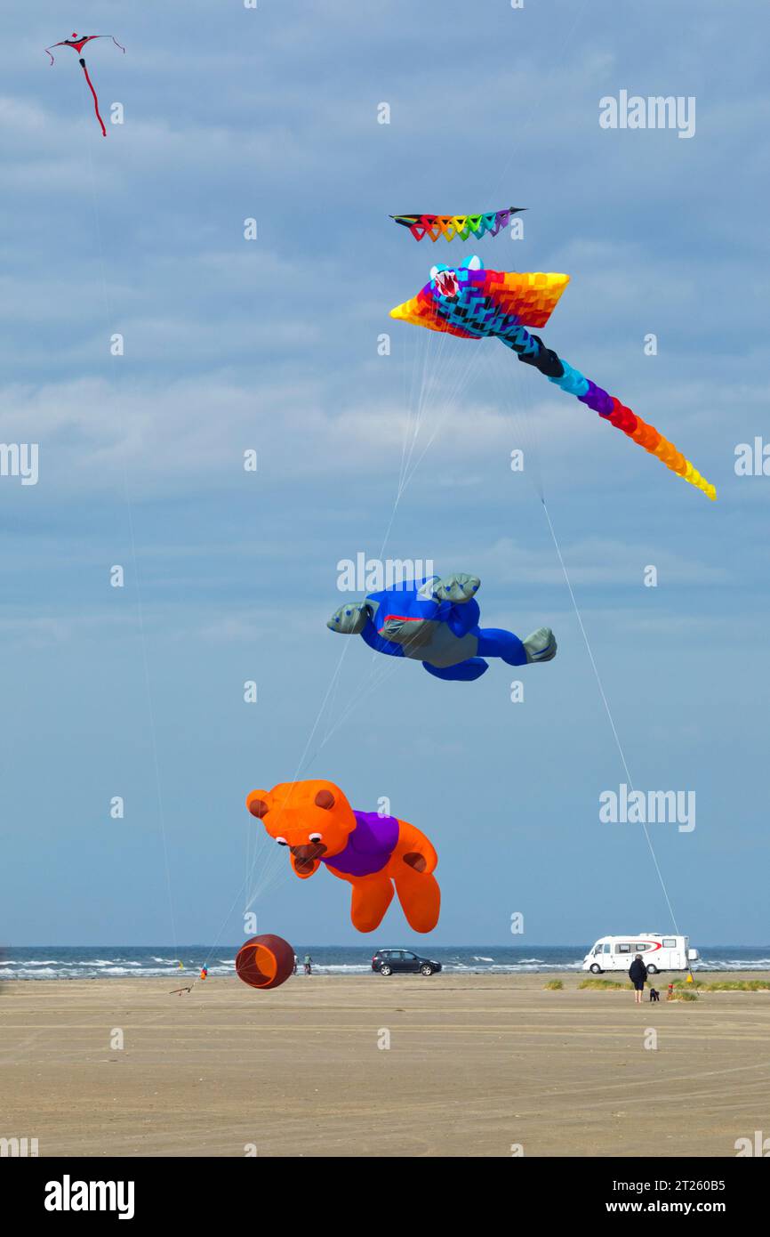 Drachenfliegen am Nordseestrand von Fanø, Dänemark Stockfoto