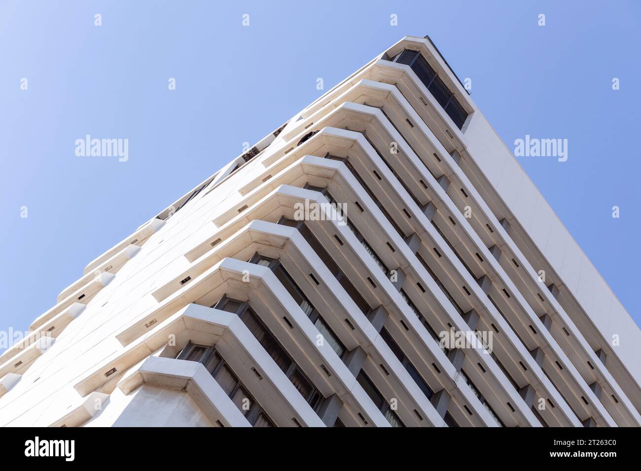 Architektonische Details aus der modernistischen, brutalistischen und eklektischen Architektur von Tel Aviv Stockfoto