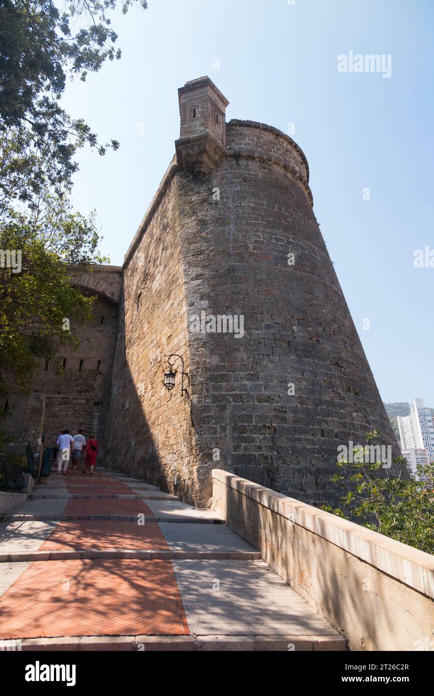 L’Oreillon ist ein Wachturm und tragender Mauerturm, der von 1707 bis 1708 gebaut wurde. La Rampe Major / RPE de la Major, 98000 Monaco. (135) Stockfoto