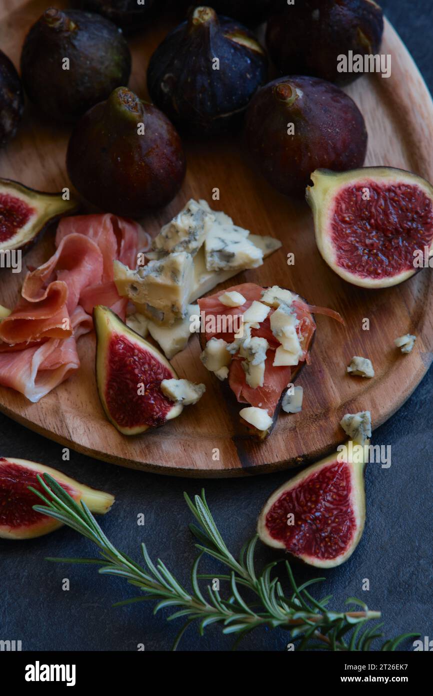 Feigen Käse mit Schimmel und Marmelade Stockfoto
