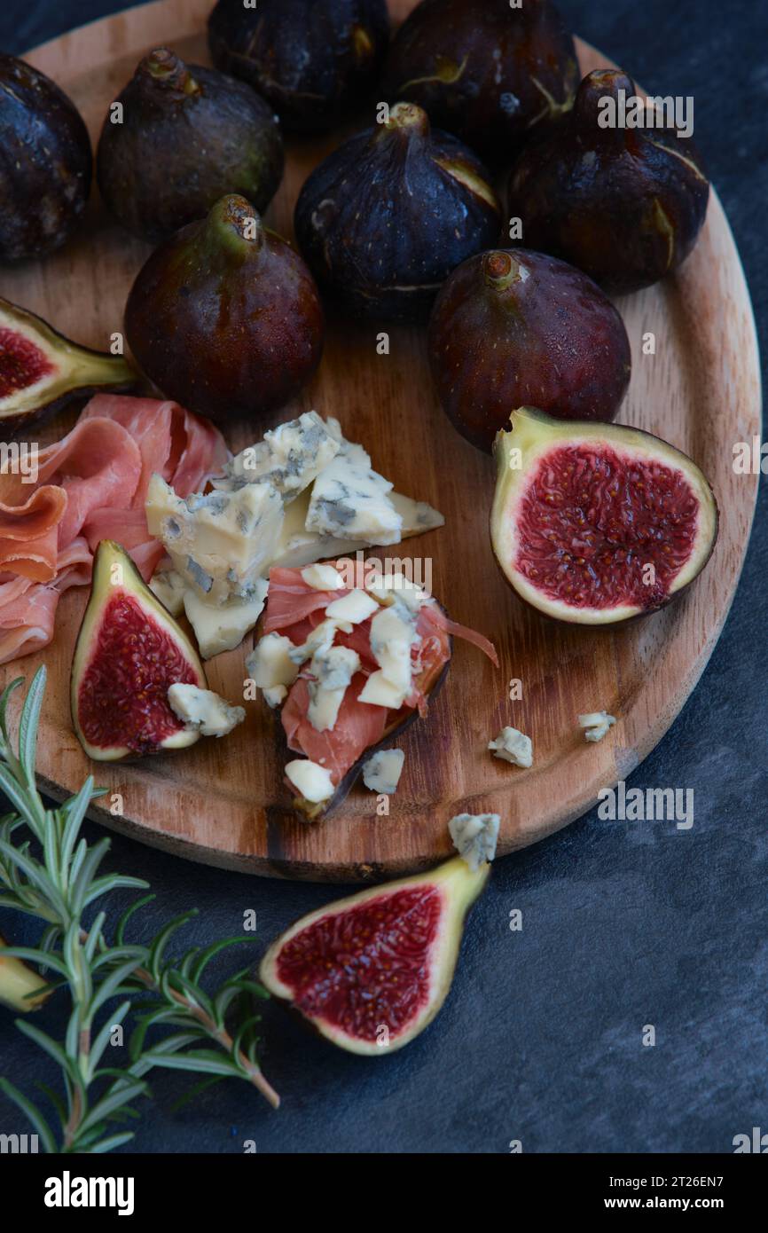 Feigen Käse mit Schimmel und Marmelade Stockfoto