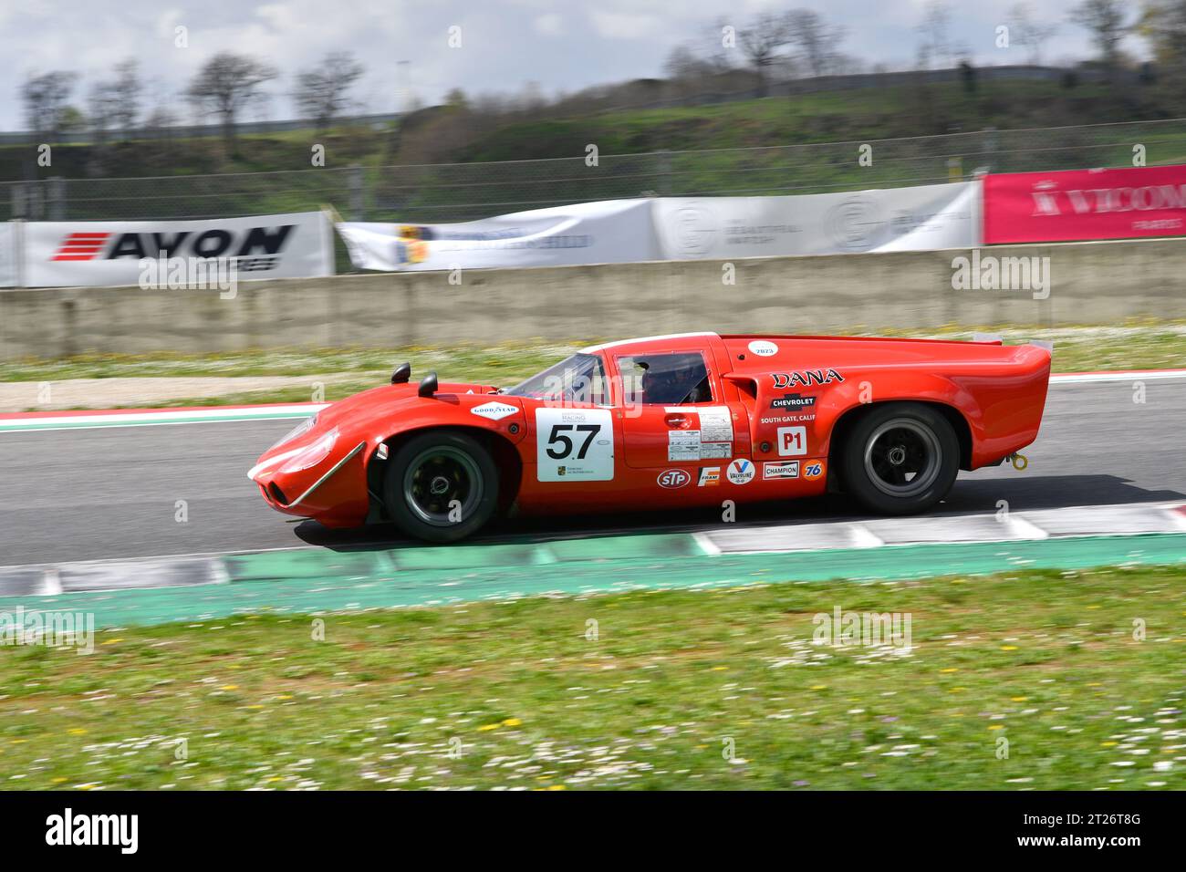 Scarperia, 2. April 2023: Lola T70 Mk III B Jahr 1967 in Aktion während der Mugello Classic 2023 auf dem Mugello Circuit in Italien. Stockfoto