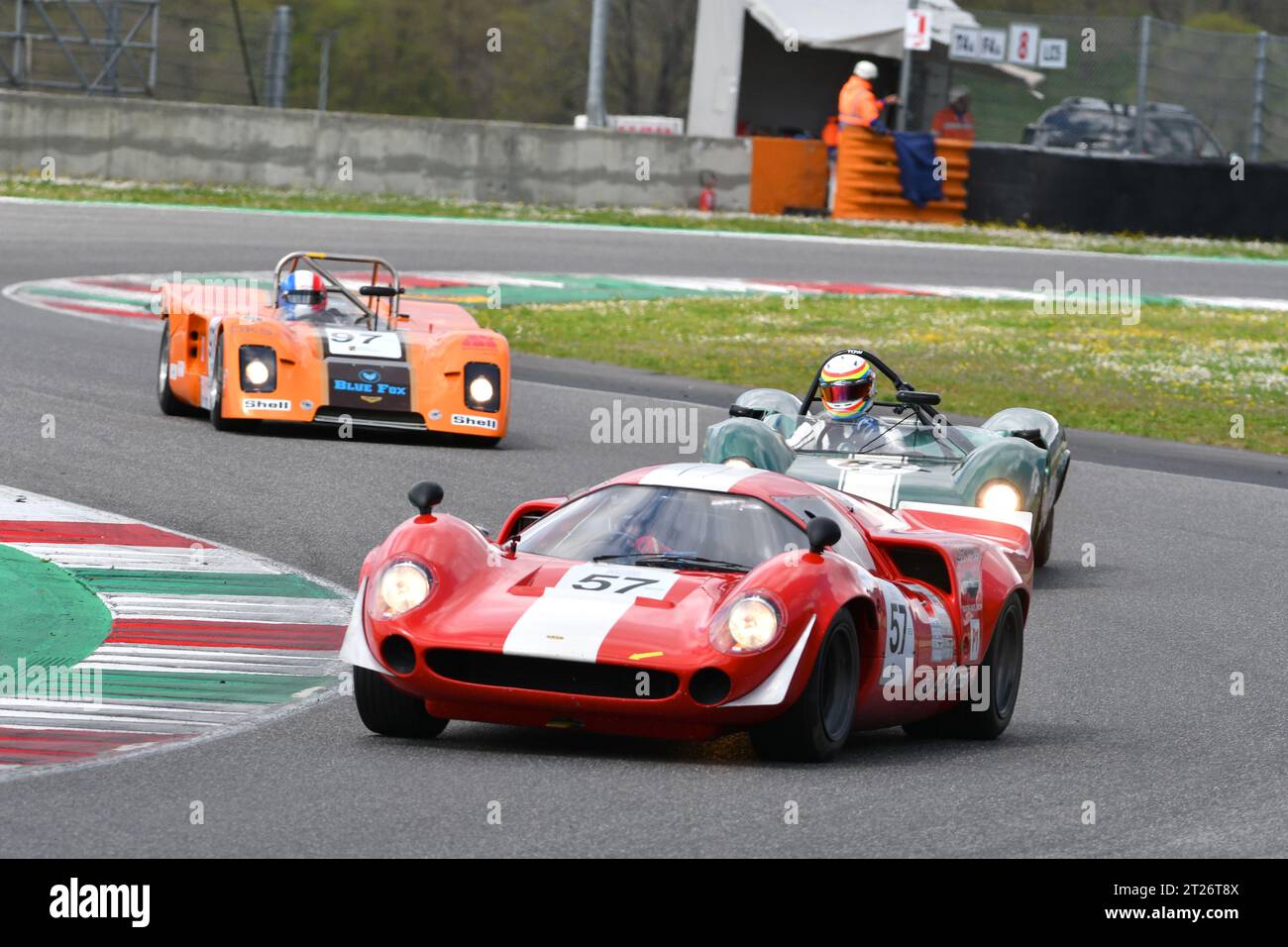 Scarperia, 2. April 2023: Lola T70 Mk III B Jahr 1967 in Aktion während der Mugello Classic 2023 auf dem Mugello Circuit in Italien. Stockfoto