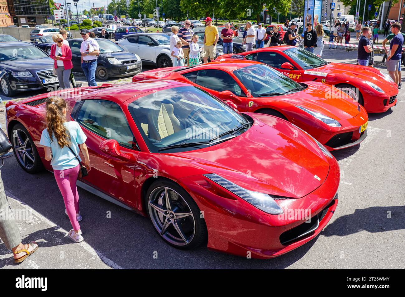 Liepaja, Lettland, 20. Juli 2023: Europäische Ferrari-Autobesitzer-Veranstaltung und öffentliche Automobilausstellung, Ferrari 458 Stockfoto