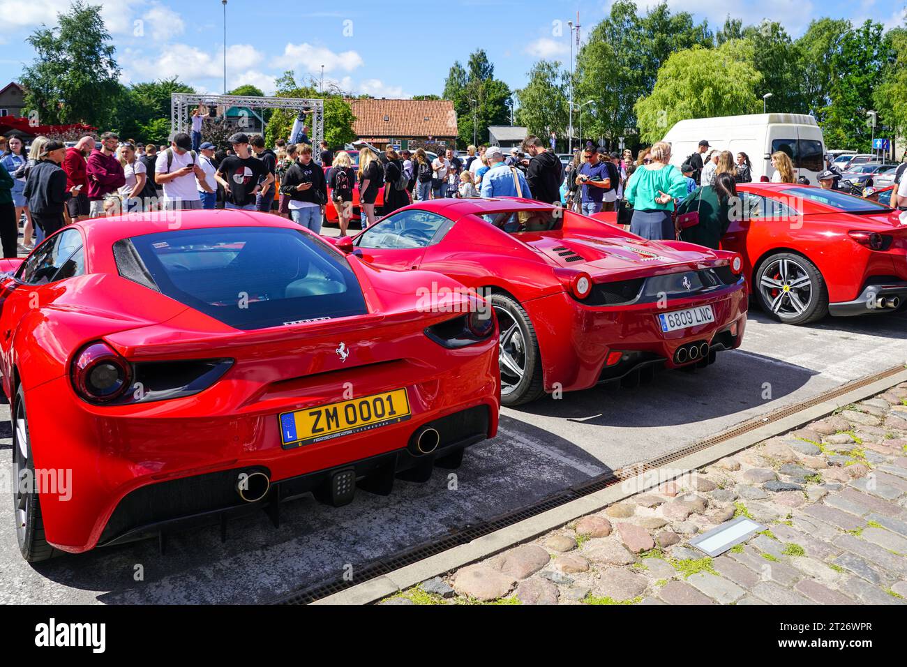 Liepaja, Lettland, 20. Juli 2023: Europäische Ferrari-Autobesitzer-Veranstaltung und öffentliche Automobilausstellung, Ferrari 488 Stockfoto
