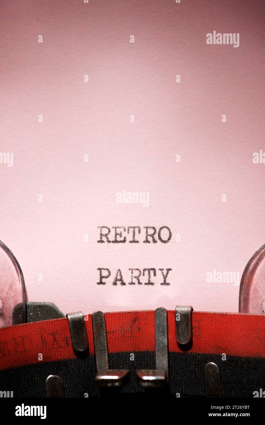 Retro-Partytext, geschrieben mit einer Schreibmaschine. Stockfoto