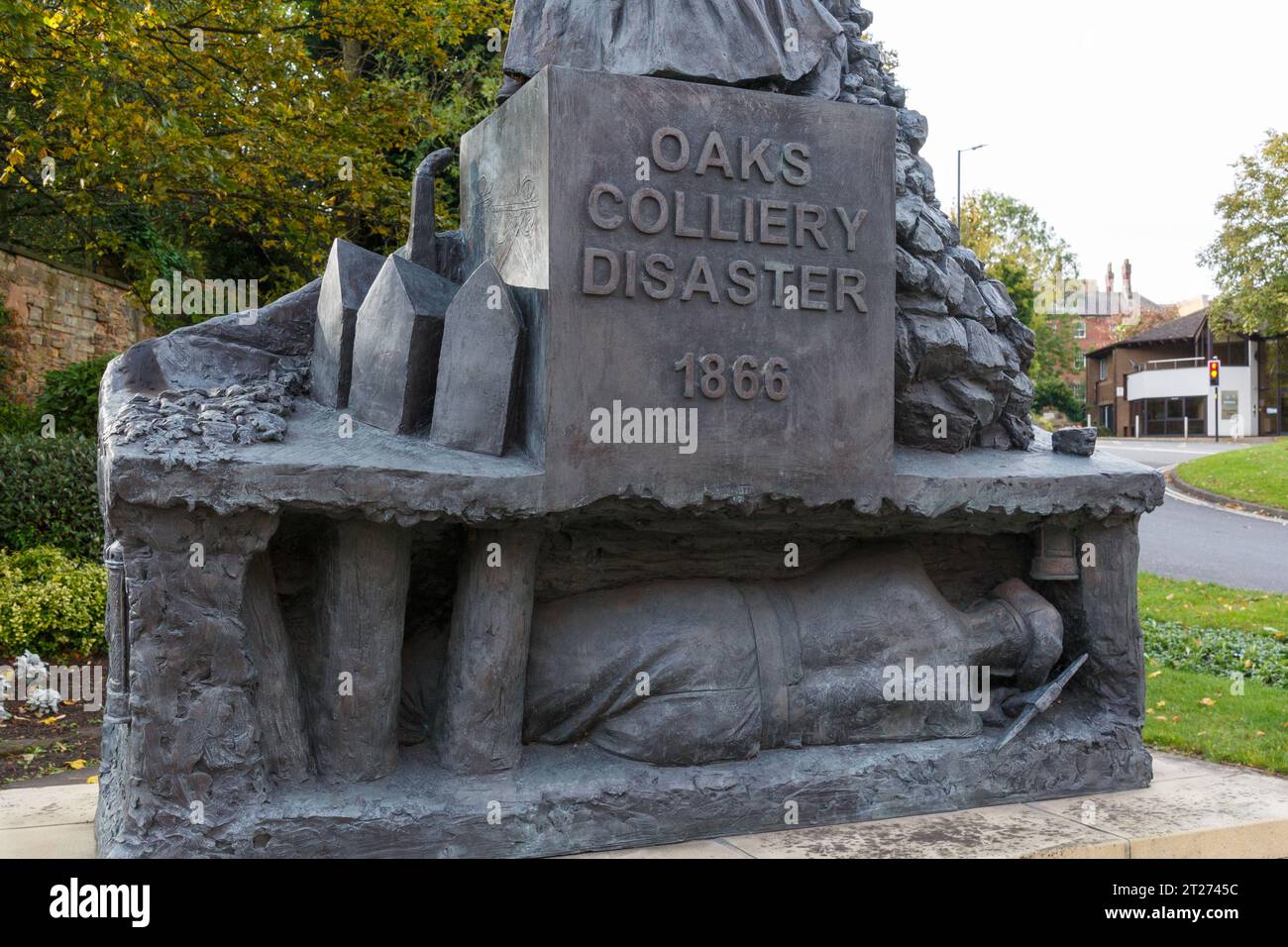 Die Oaks-Katastrophenstatue von Graham Ibbeson in Barnsley Stockfoto