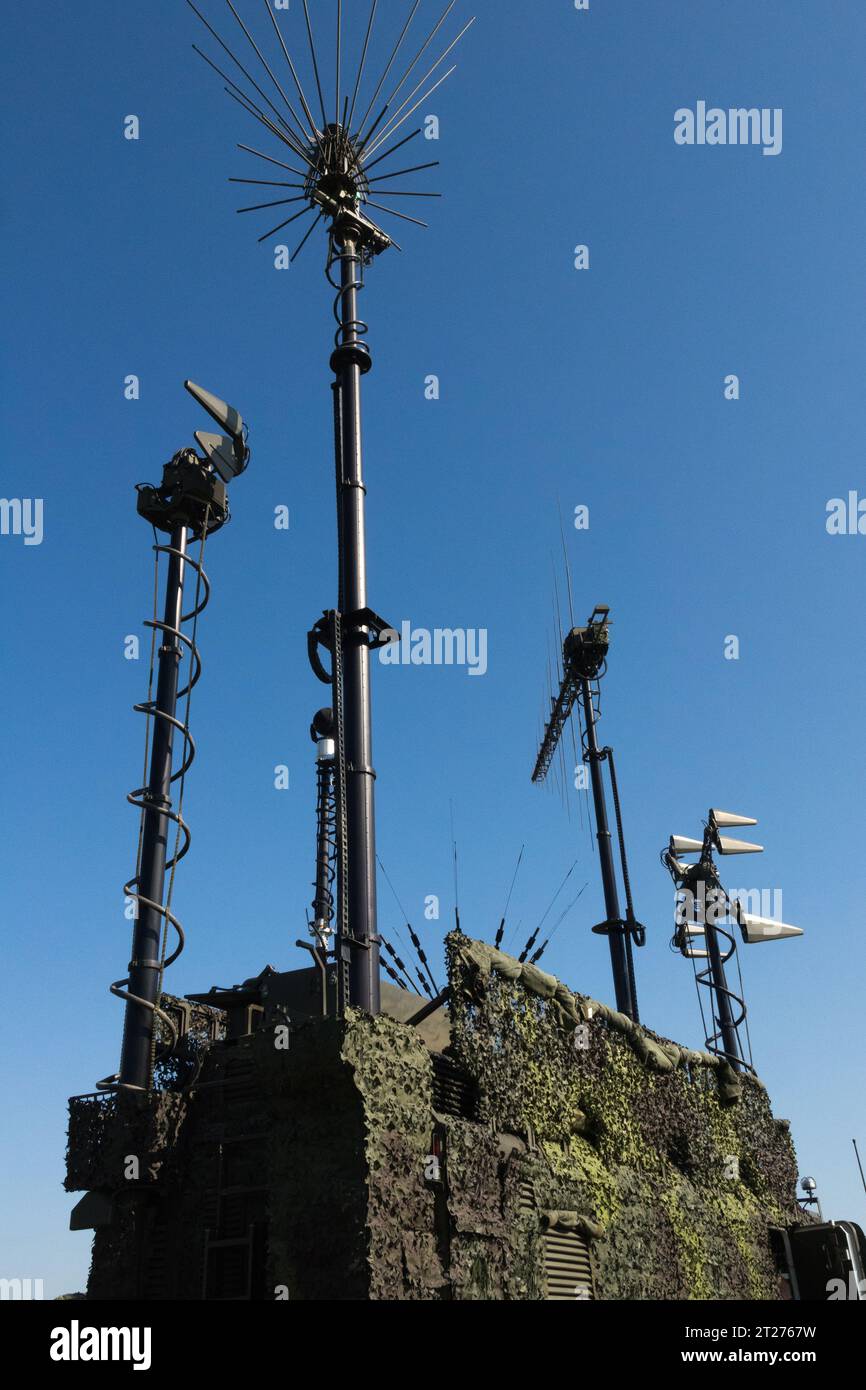 STARKOM gepanzerte elektronische Kriegsführung, Militär, Störsender, elektronische Kriegsführung, EW, taktischer Kommunikationsstörsender, Antennen, Ausrüstung der tschechischen Armee Stockfoto