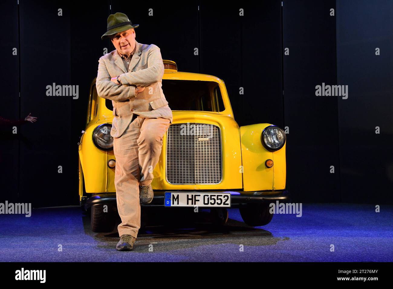 Harold Faltermeyer/Fotoprobe/brauchen Sie Â ne Quittung/Komödie im Bayerischen Hof/Theater/München/17. Oktober 2023 *** Harold Faltermeyer Fotoprobe brauchen Sie Â ne Quittung Comedy am Bayerischen Hof Theater München 17 Oktober 2023 Credit: Imago/Alamy Live News Stockfoto