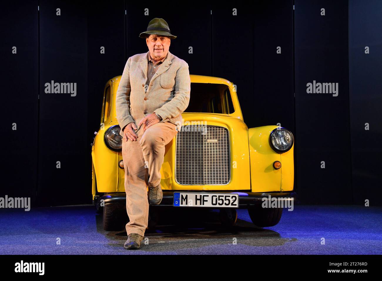 Harold Faltermeyer/Fotoprobe/brauchen Sie Â ne Quittung/Komödie im Bayerischen Hof/Theater/München/17. Oktober 2023 *** Harold Faltermeyer Fotoprobe brauchen Sie Â ne Quittung Comedy am Bayerischen Hof Theater München 17 Oktober 2023 Credit: Imago/Alamy Live News Stockfoto