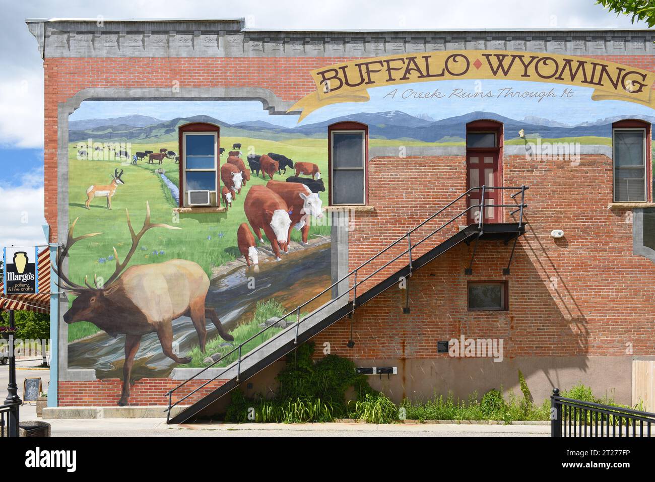 BUFFALO, WYOMING - 23. JUNI 2017: Wandgemälde am Gebäude am Main Street Shop. Die Hauptstraße von Buffalo hat mehr als ein Dutzend historische Gebäude. Stockfoto
