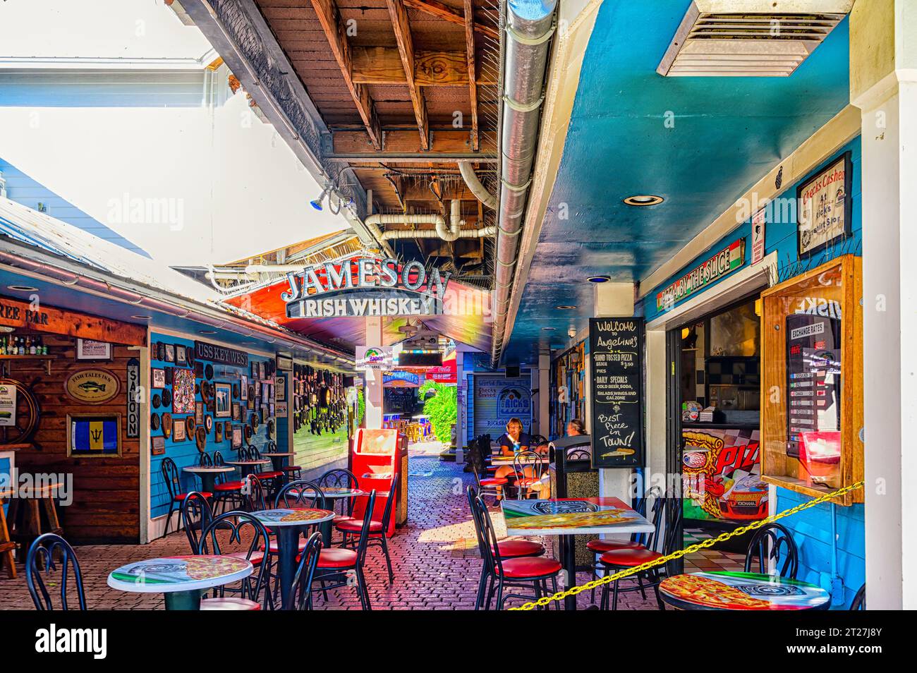 Vorplatz von Angelina's Pizzeria & Pasta Restaurant in Old Key West Stockfoto