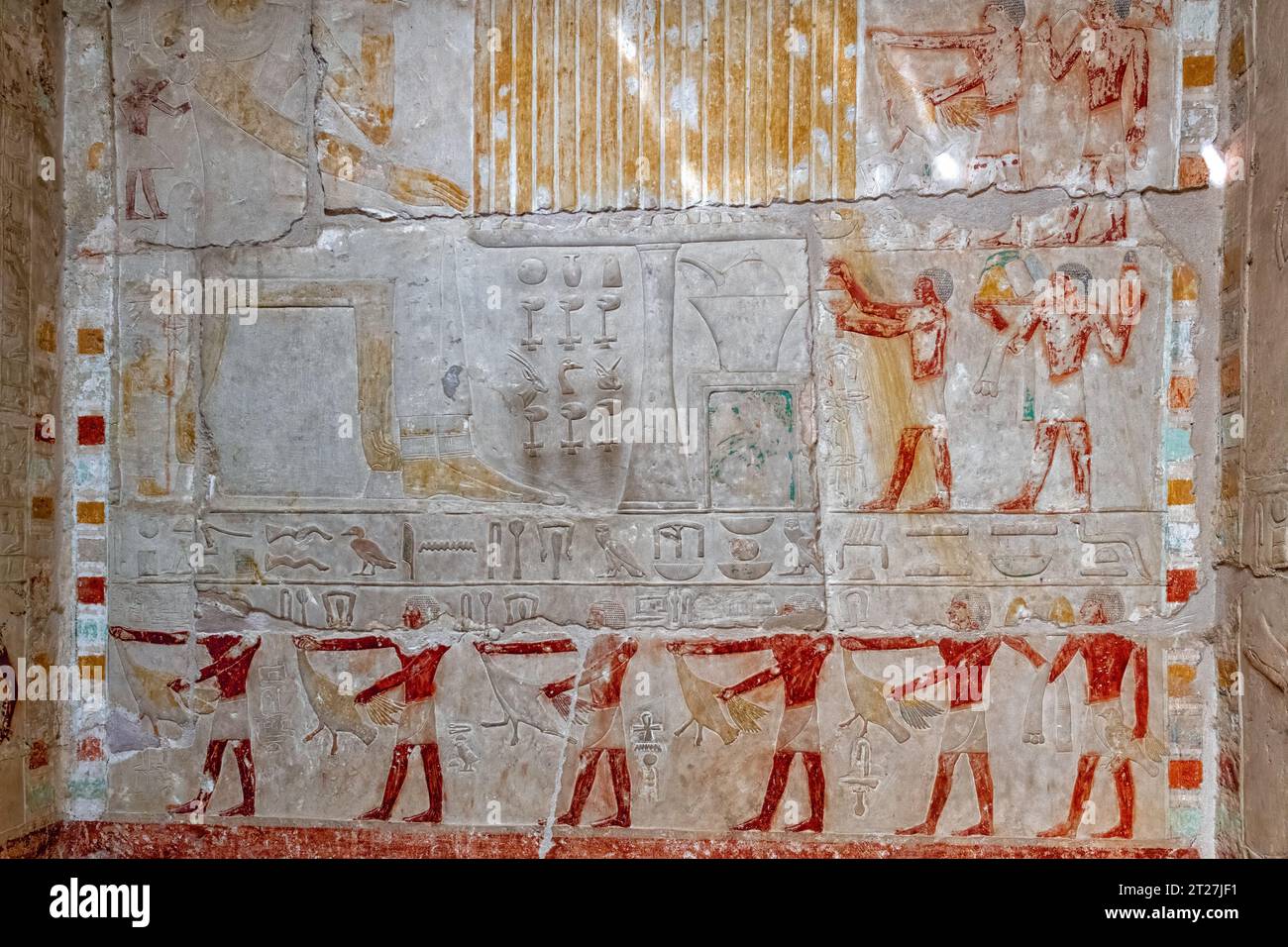 Tischszene aus dem Mastaba-Grab von Prinzessin Idut, König Unas' Tochter. Stockfoto