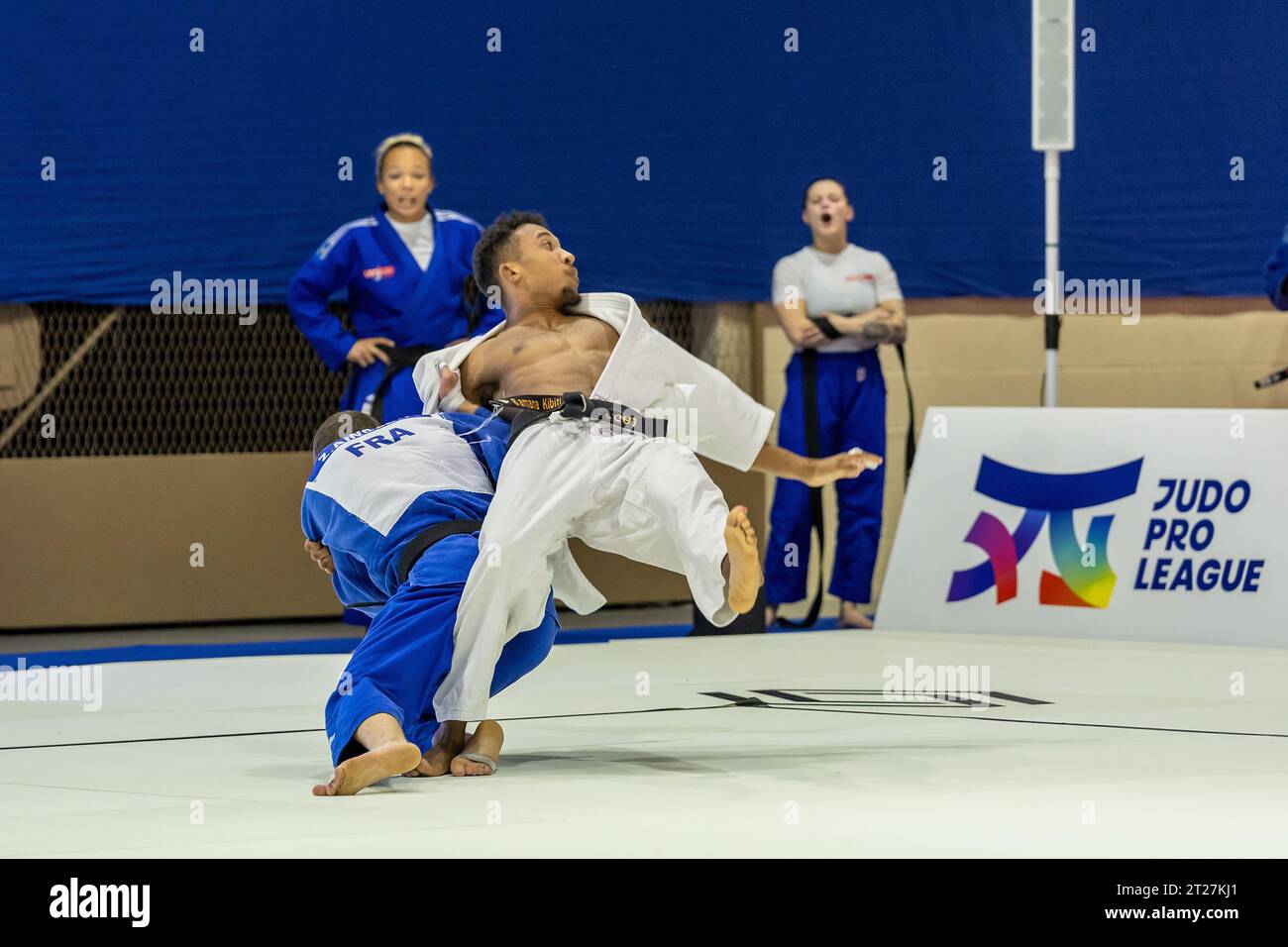 C) Denis TRASFI / MAXPPP - à Sainte Geneviève des Bois le 17-10-2023 - 6ème journée du Judo Pro League entre SGS Judo et Orléans - Marven BAMANA-KIBI Stockfoto