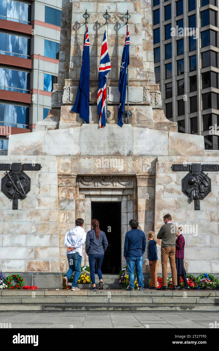 Der ANZAC-Tag wurde im Wellington Cenotaph beobachtet Stockfoto