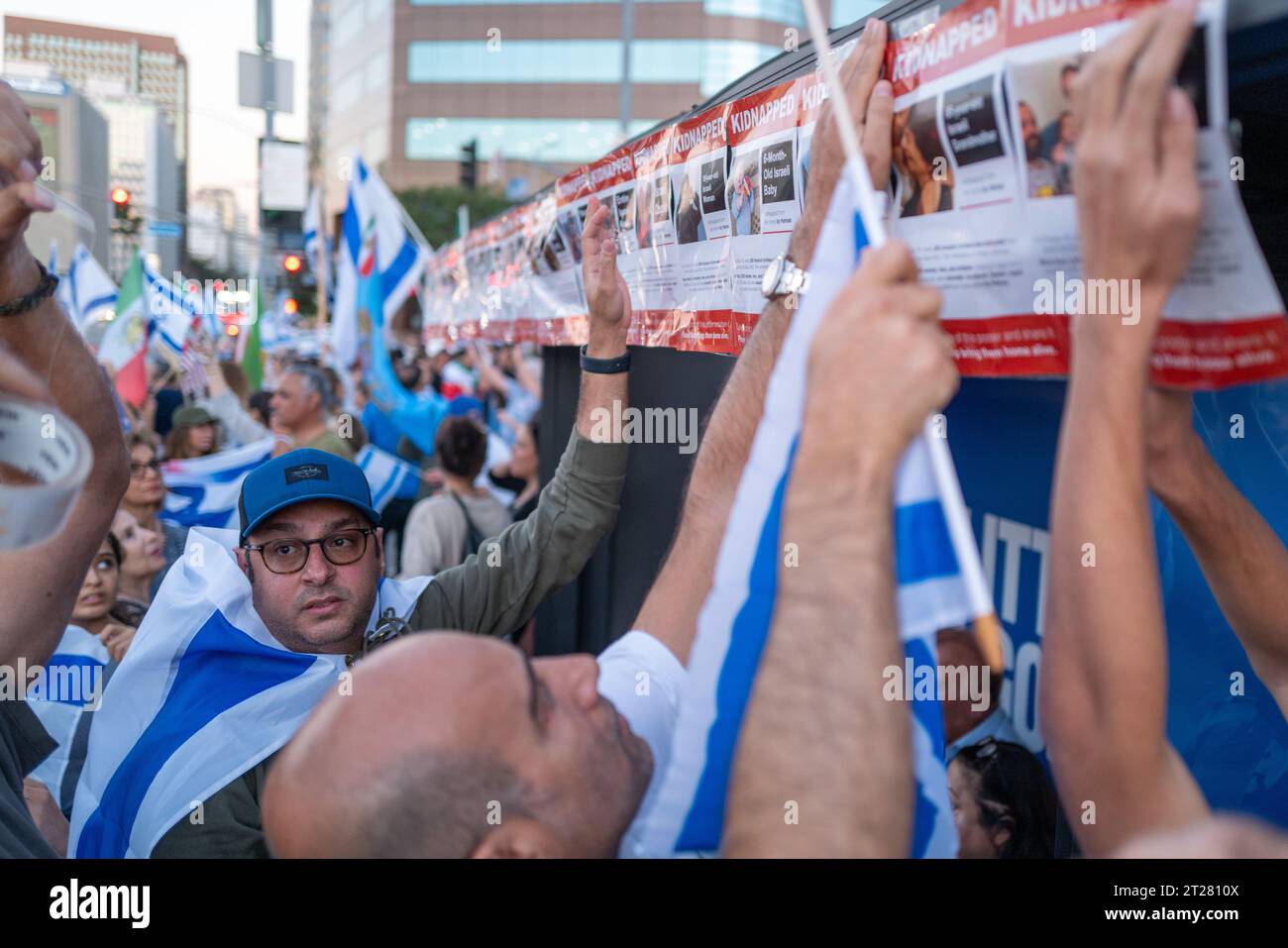 Anhänger Israels demonstrieren am 15. Oktober 2023 vor dem Wilshire Federal Building in Los Angeles, Kalifornien. Beim Terroranschlag von Stockfoto