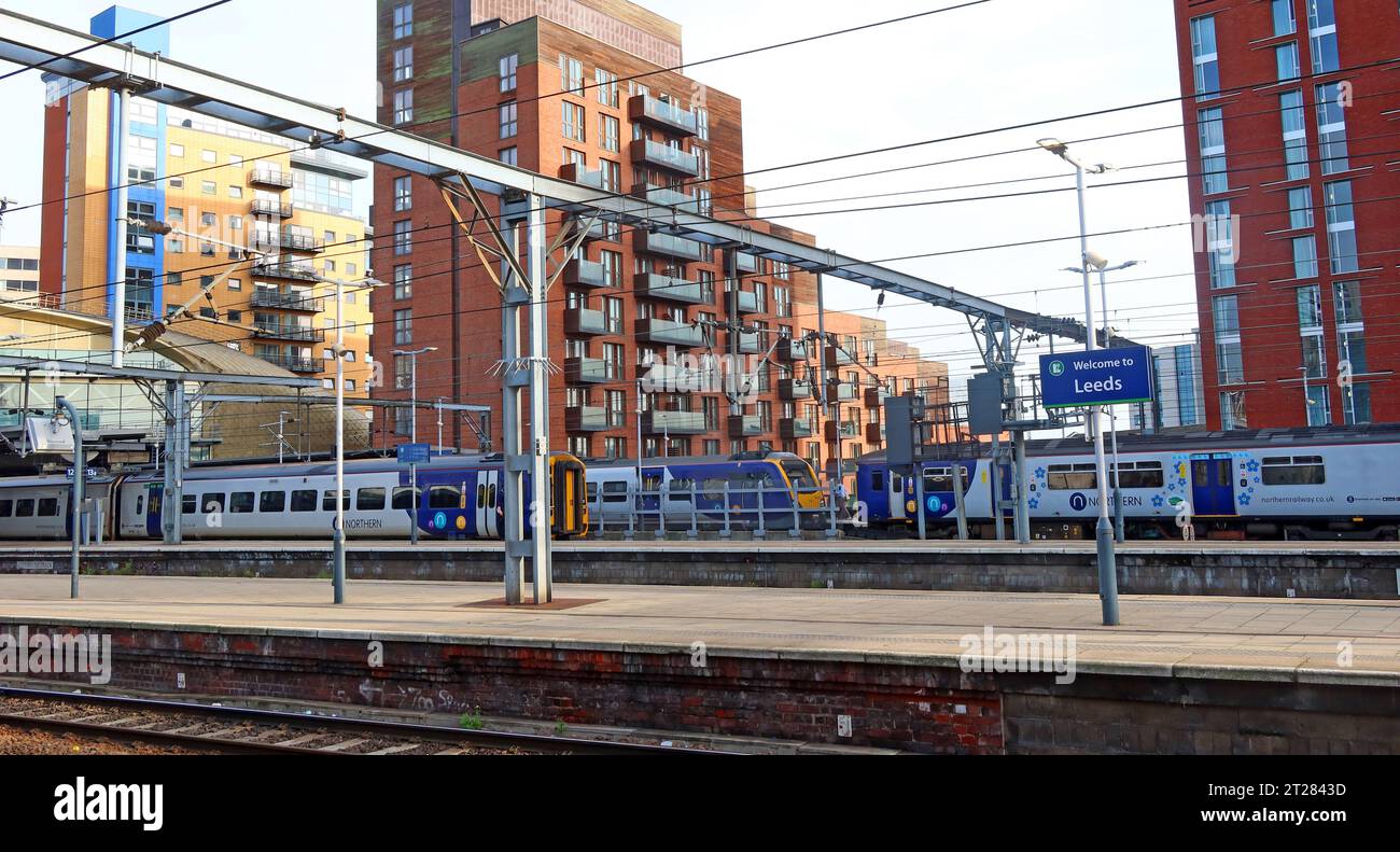 Northern Railway Züge in New Station St, Leeds, Yorkshire, England, LS1 4DY Stockfoto