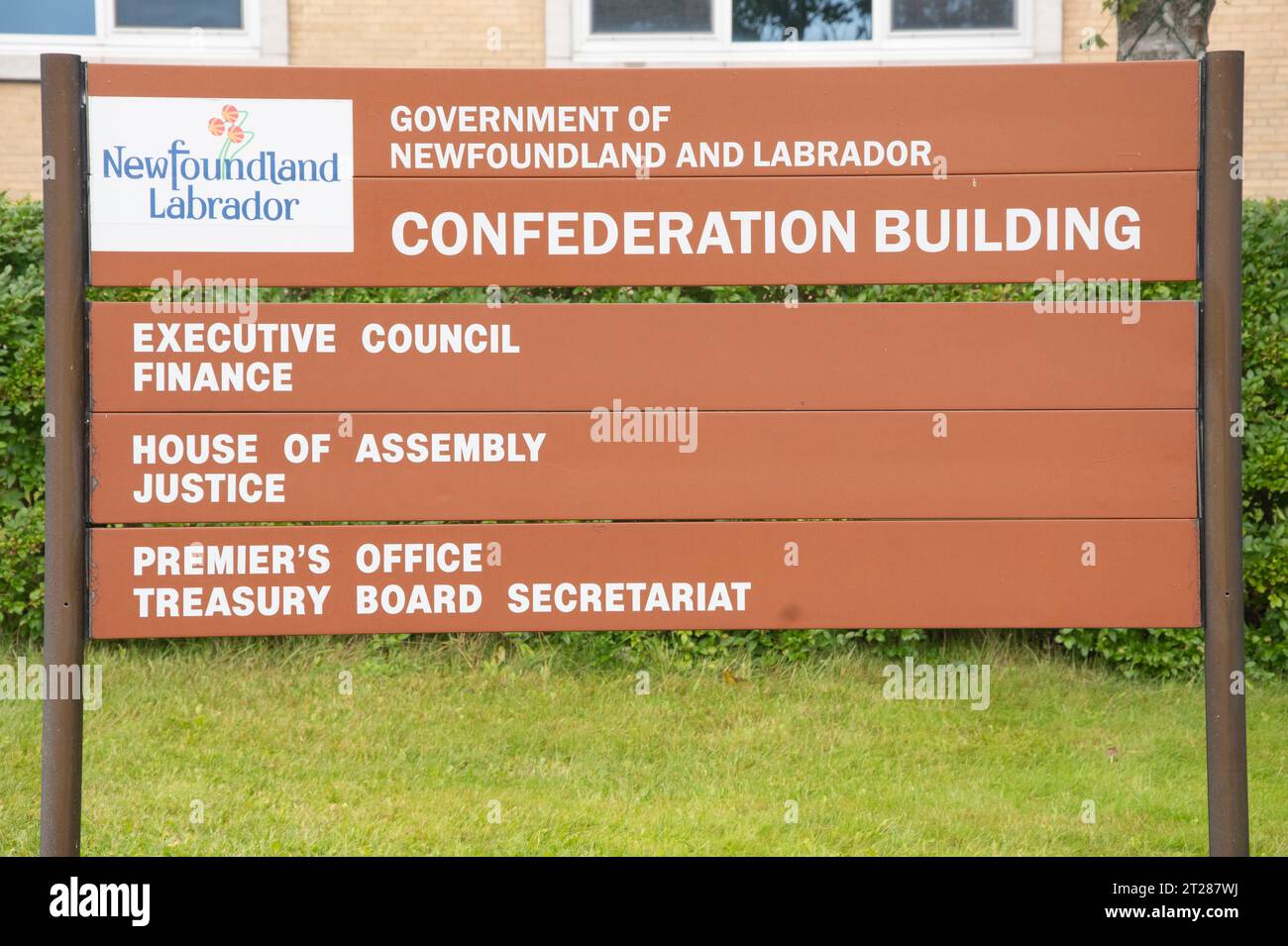 Das Schild der Abteilung für Gebäude der Provinzkonföderation in St. John's, Neufundland & Labrador, Kanada Stockfoto