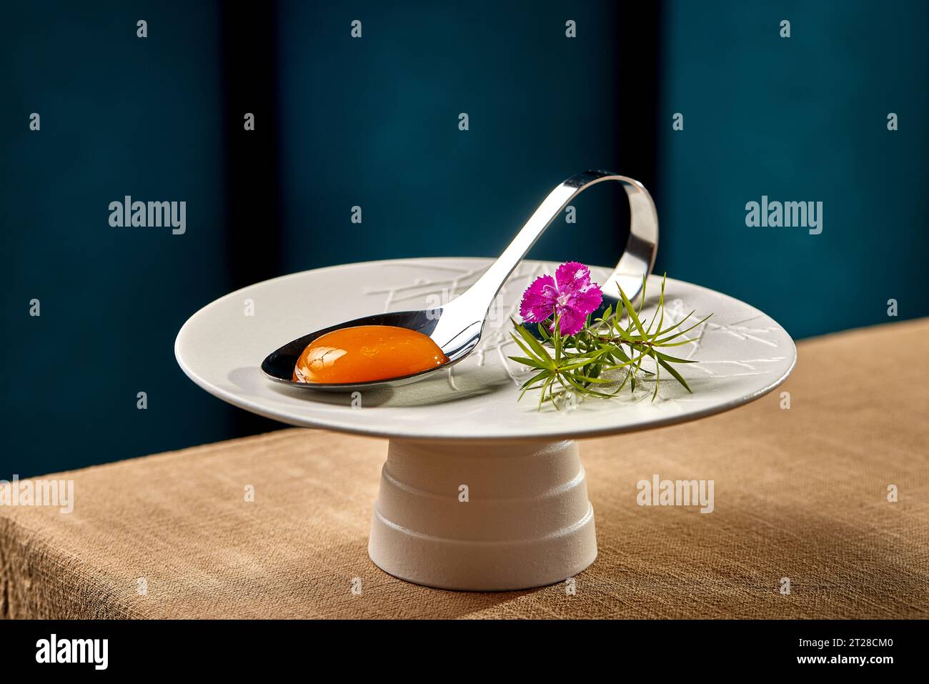 Molekulare Gastronomie, molekulare Küche Mangogelee Stockfoto