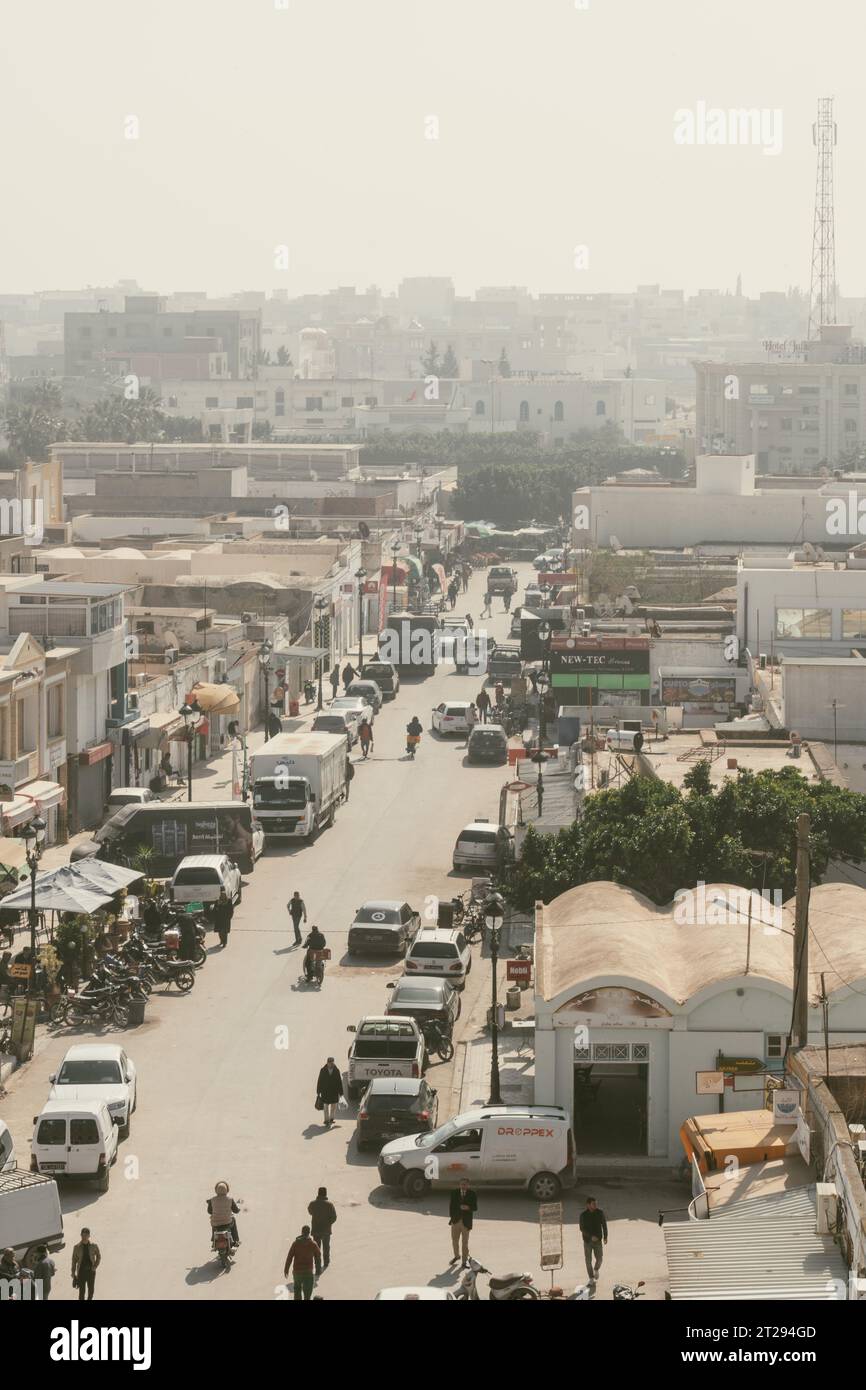 Geschäftige tunesische Straßen - Blick von El Jem Stockfoto