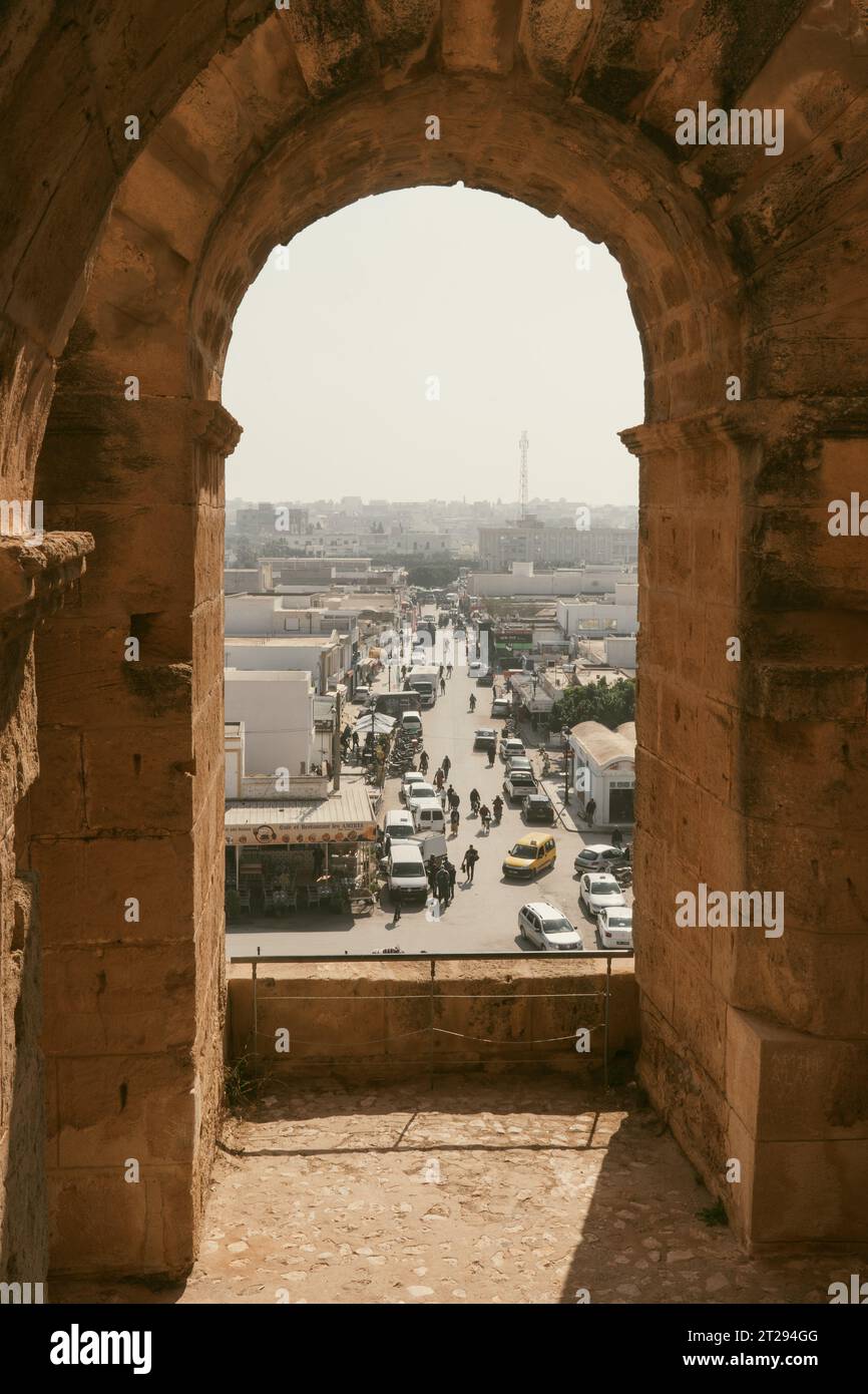 Geschäftige tunesische Straßen - Blick von El Jem Stockfoto