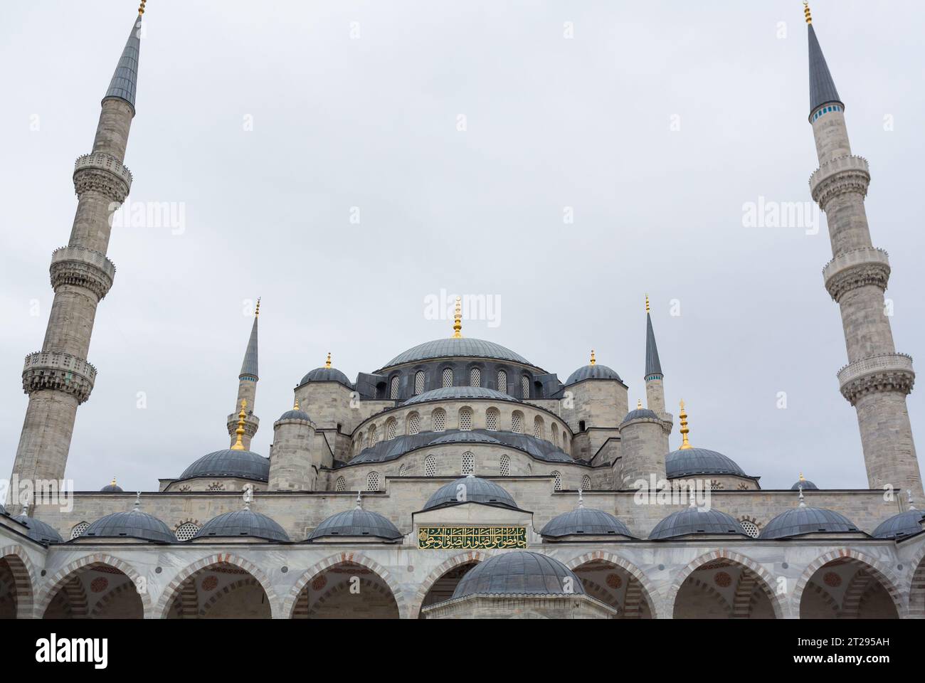 Istanbul, die Blaue Moschee, auch bekannt als Sultan Ahmed Moschee (türkisch Sultan Ahmet Camii), ist eine historische kaiserliche Moschee aus der osmanischen Zeit Stockfoto