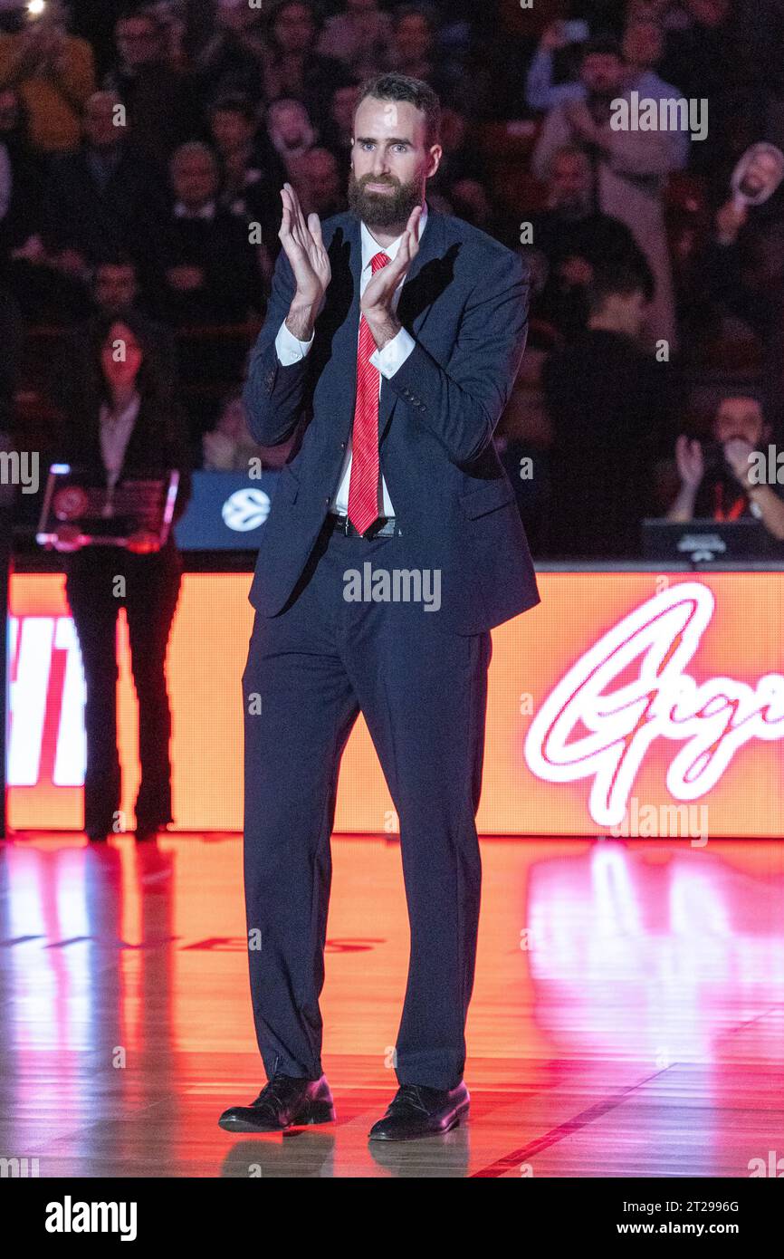 Olimpia Milano - Olympiakos euroleague Basket 2023-2024 - Mailand 17. oktober 2013 - im Foto hält der ehemalige Basketballspieler Gigi Datome eine Rede, als er in die Pallacanestro Olimpia Milano Hall of Fame aufgenommen wird Credit: Kines Milano/Alamy Live News Stockfoto