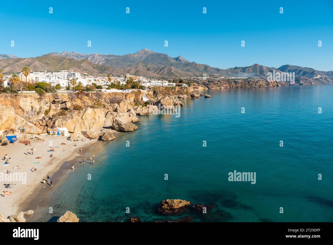 Calahonda Strand in der Stadt Nerja, Andalusien. Spanien. Costa del sol im Mittelmeer Stockfoto