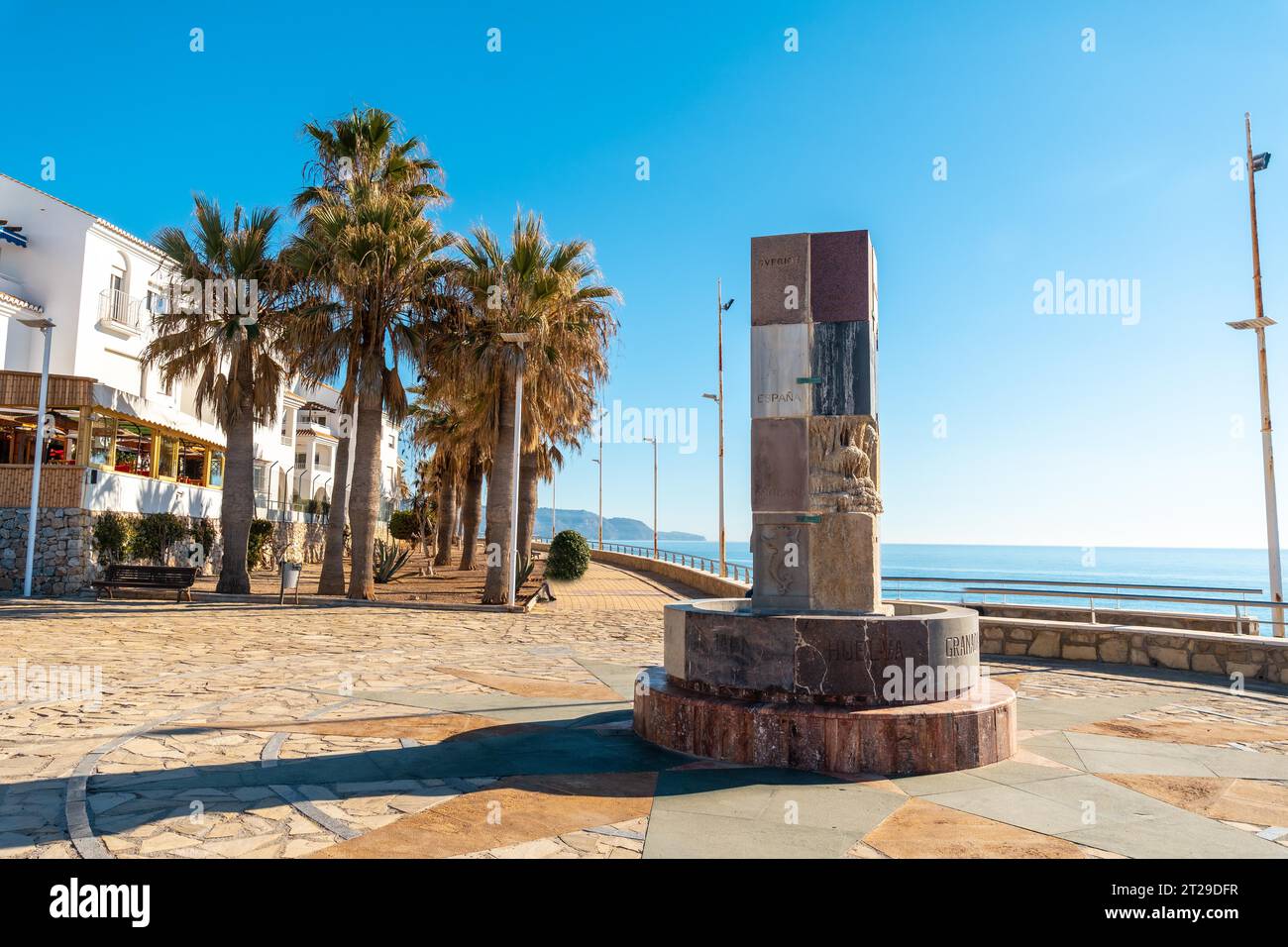 Brunnen von Europa an der Küste der Stadt Nerja, Andalusien. Spanien. Costa del sol im Mittelmeer Stockfoto