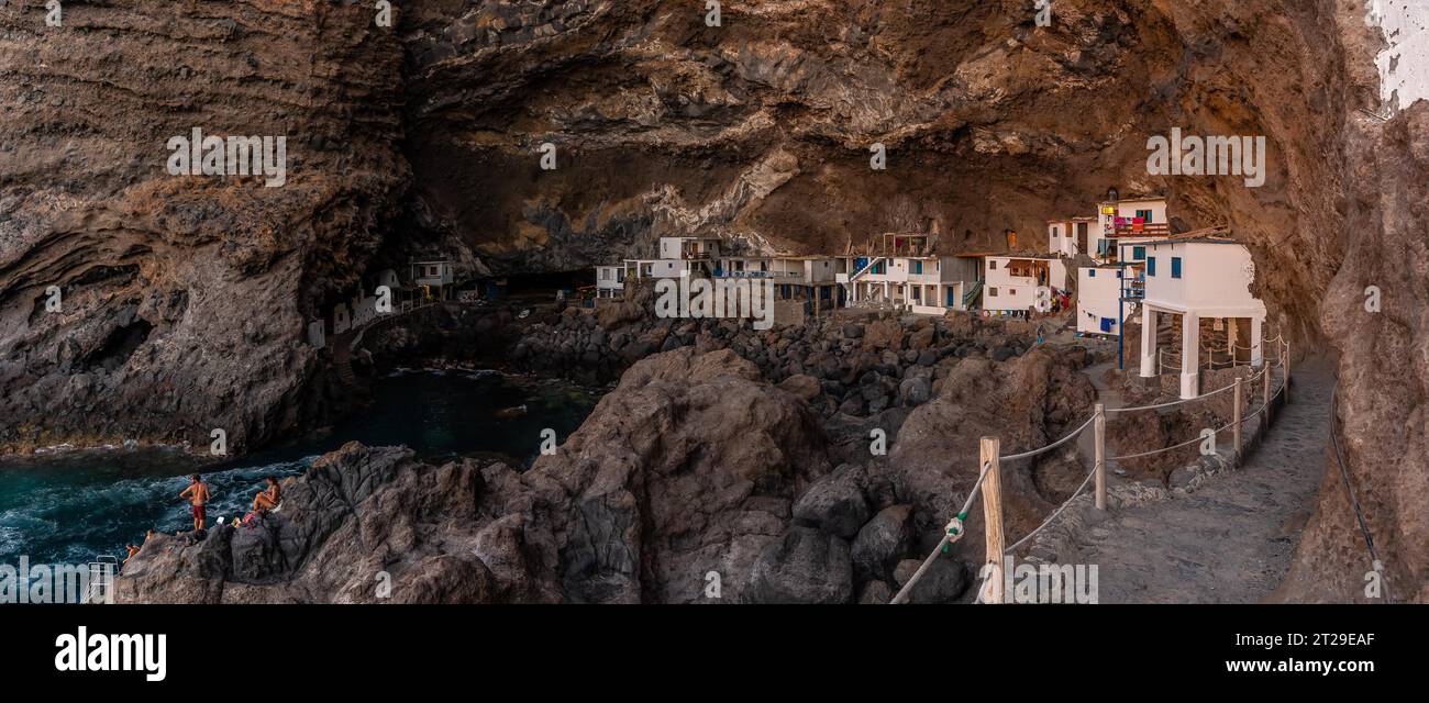 Panoramablick auf die Häuser in der schönen Stadt Poris de Candelaria an der Nordwestküste der Insel La Palma, Kanarische Inseln. Spanien Stockfoto