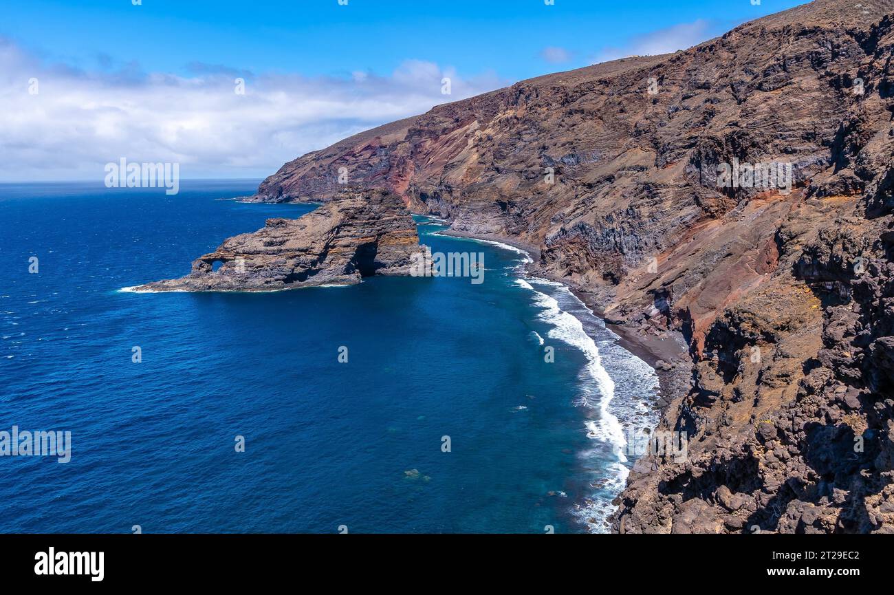 Panoramablick auf den wunderschönen Strand von Bujaren von oben im Norden der Insel La Palma, Kanarische Inseln. Spanien Stockfoto