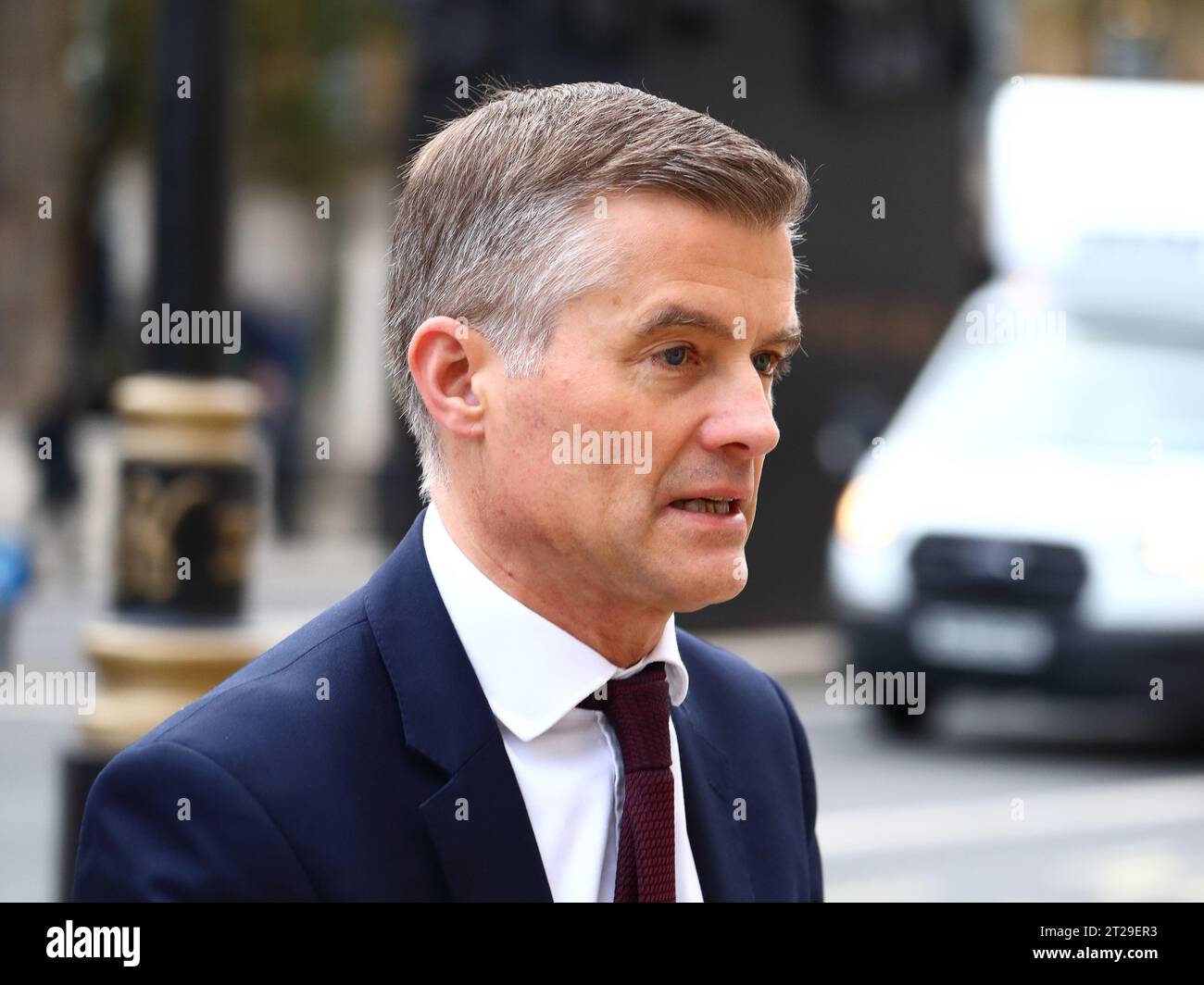 London, Vereinigtes Königreich. Oktober 2023. Mark Harper, Staatssekretär für Verkehr, kommt zur Kabinettssitzung im Kabinettsbüro an. Stockfoto