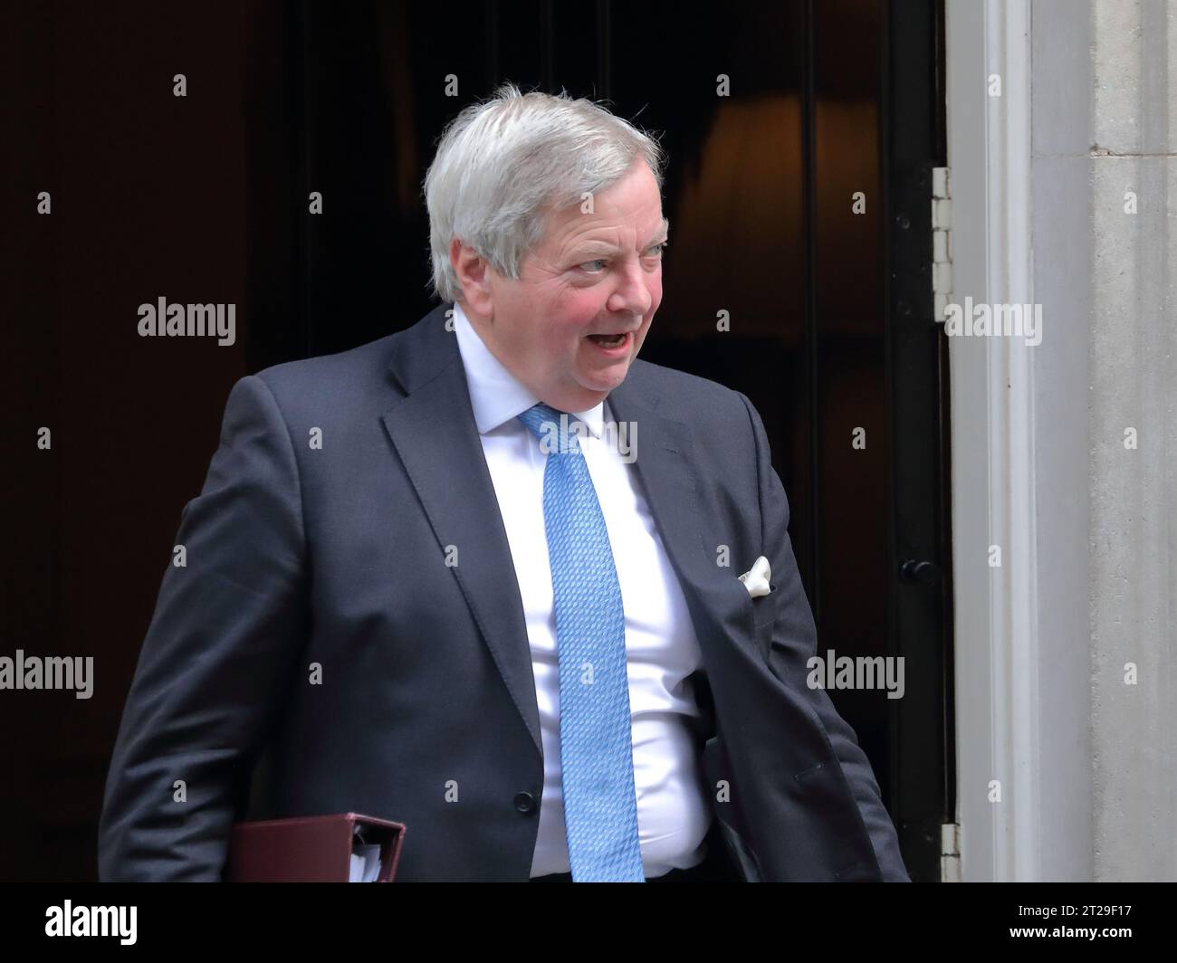 London, Vereinigtes Königreich. Oktober 2023. Lord True, der Anführer des House of Lords verlässt die Downing Street Nr. 10 nach der Kabinettssitzung. Stockfoto