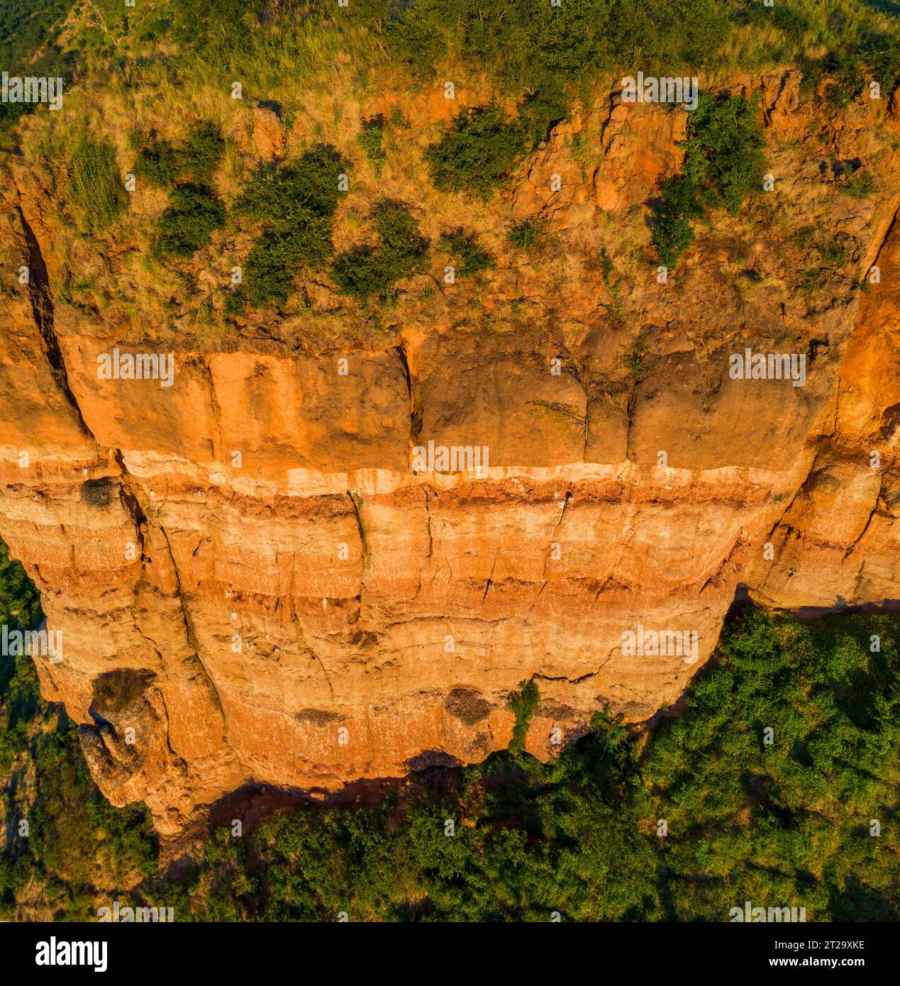 Luftbilder von Simbabwes Chilojo Klippen im Gonarezhou Nationalpark. Stockfoto