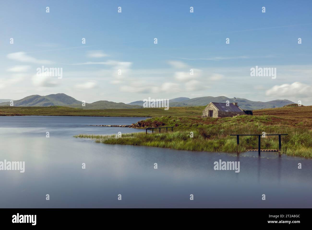 Malerisches Bootshaus am Loch Bhaltois, in der Nähe von Kinloch, Isle of Lewis, Schottland. Stockfoto