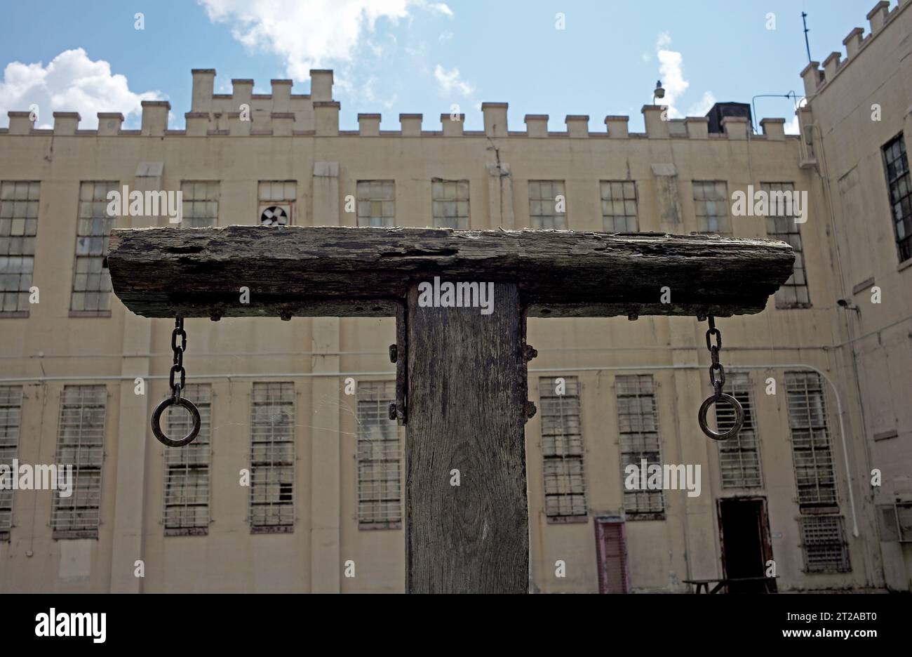 Der Peitschenposten hielt Gefangene fest, als sie im Brushy Mountain State Penitentiary in Petros, Tennessee, dem ersten Hochsicherheitsgefängnis, geschlagen wurden Stockfoto
