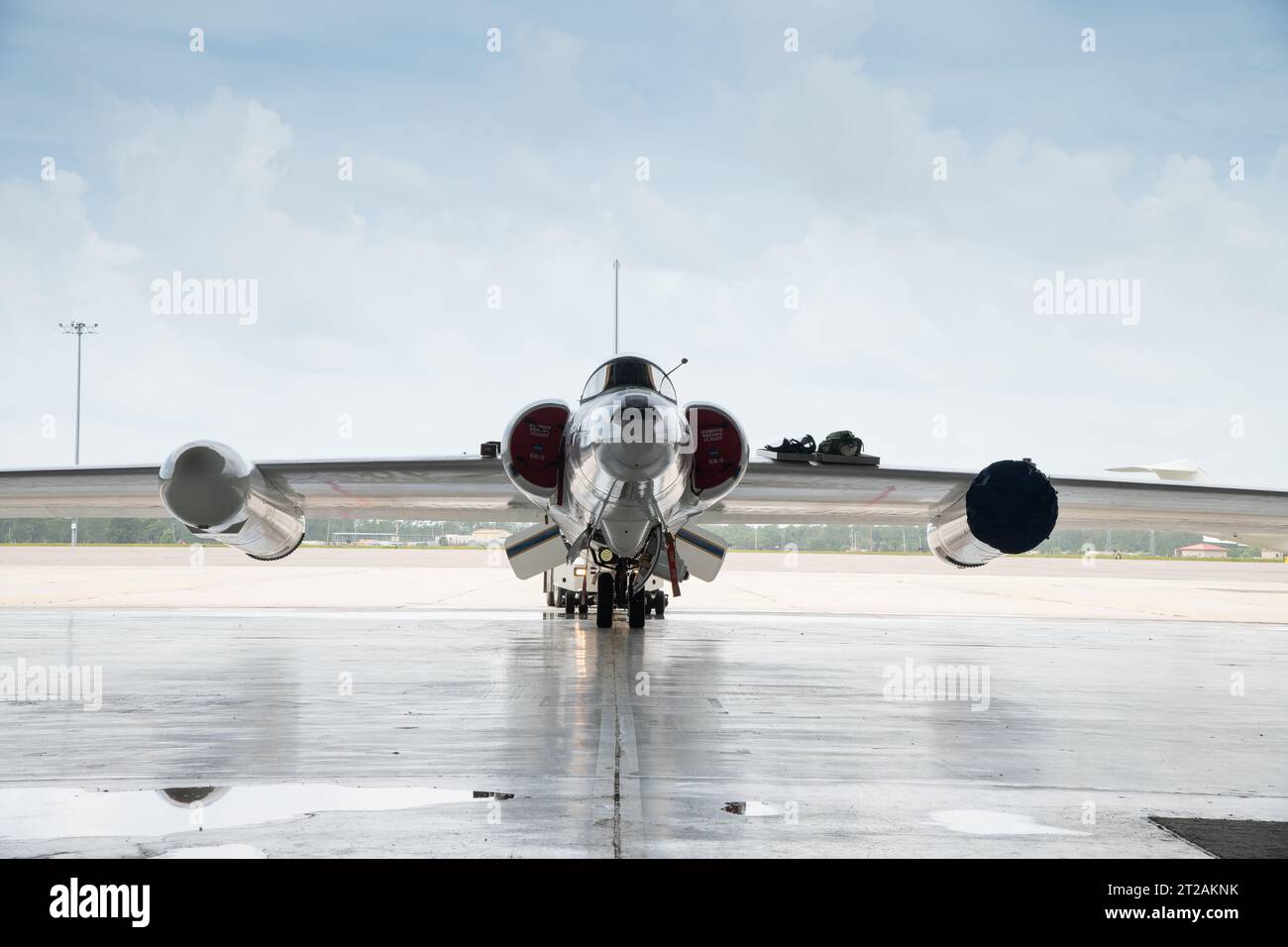 . Die Mission „Airborne Lightning Observatory for Fly’s Eye Simulator and Terrestrial Gamma Ray Flash“ ist eine Zusammenarbeit zwischen der NASA und der Universität Bergen. Norwegen. das er-2-Flugzeug des NASA Armstrong Flight Research Center fliegt knapp über der Höhe der Gewitterwolken über der Küste Floridas und der Karibik, um Daten über Blitzeinschläge und terrestrische Gammastrahlenblitze zu sammeln. Wissenschaftler erwarten, dass genauere Daten als je zuvor gesammelt werden, um die Untersuchung der hochenergetischen Strahlung voranzutreiben Emissionen von Gewittern. Stockfoto