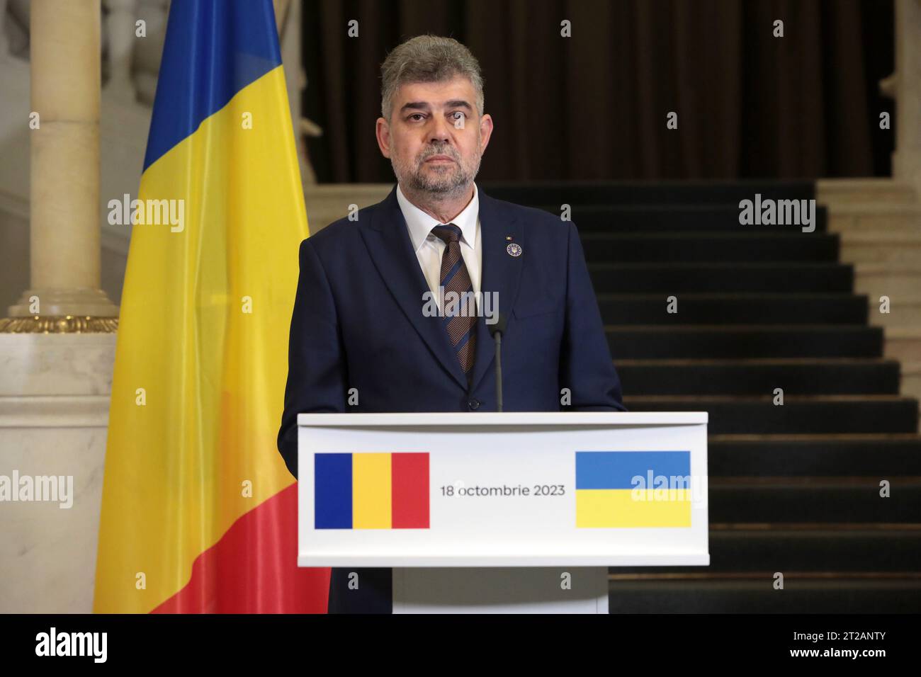 KIEW, UKRAINE - 18. OKTOBER 2023 - der rumänische Premierminister Marcel Ciolacu nimmt an einem gemeinsamen Briefing mit dem ukrainischen Premierminister Denys Schmyhal, Kyi, Teil Stockfoto