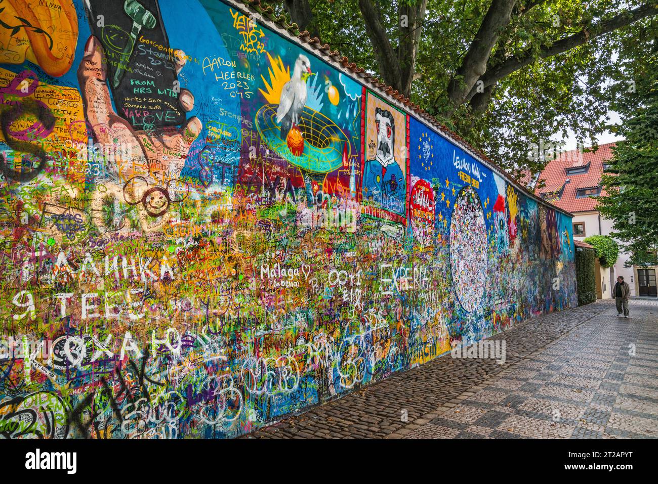 Graffiti entlang der John Lennon Mauer, Mala Strana Viertel, Prag, Tschechische Republik Stockfoto