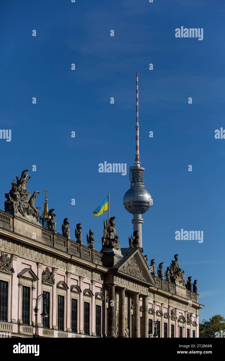 Der Fernsehturm in Berlin am 18.10.2023 *** der Fernsehturm in Berlin am 18 10 2023 Credit: Imago/Alamy Live News Stockfoto
